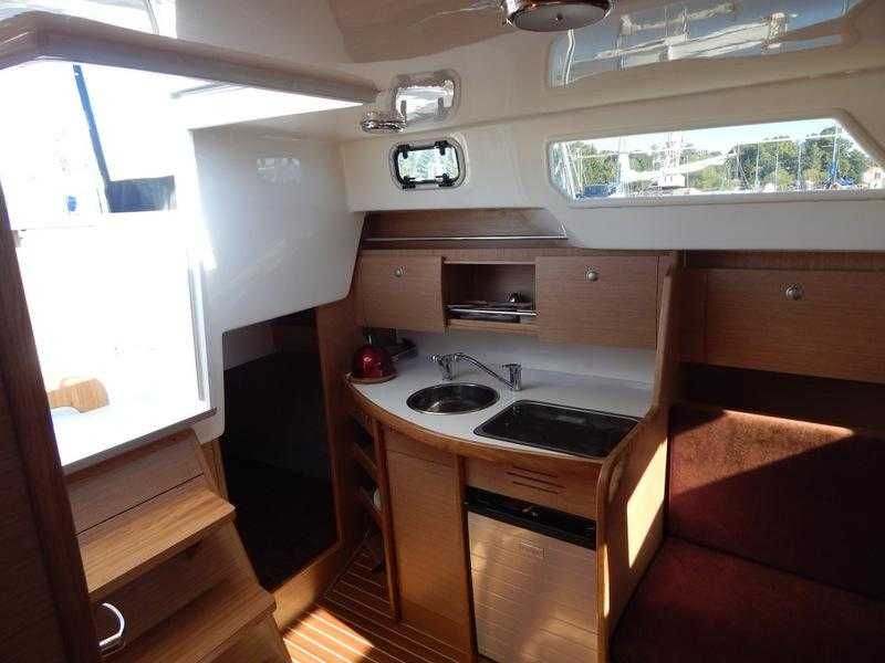 Mazury. Wynajem Jachtu Motorowego Calipso 750 Bez Patentu. PORT RYN