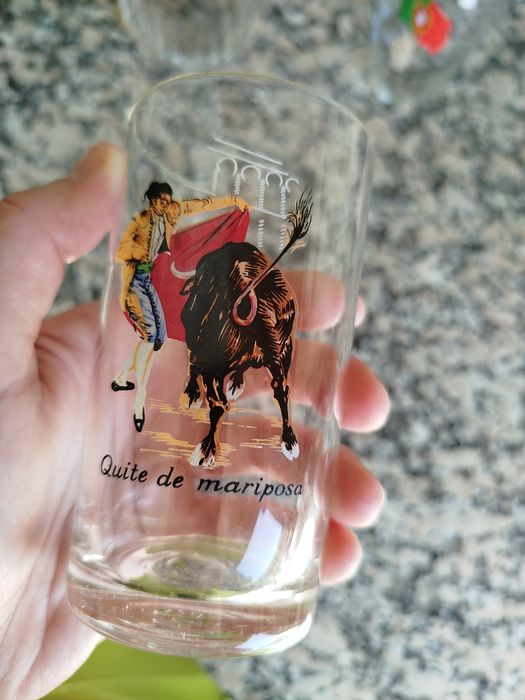 Vários copos e caneca447012994559528964