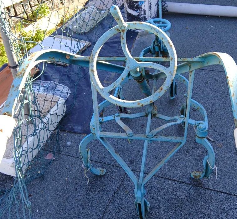 Vendo arado com muitos anos e a funcionar