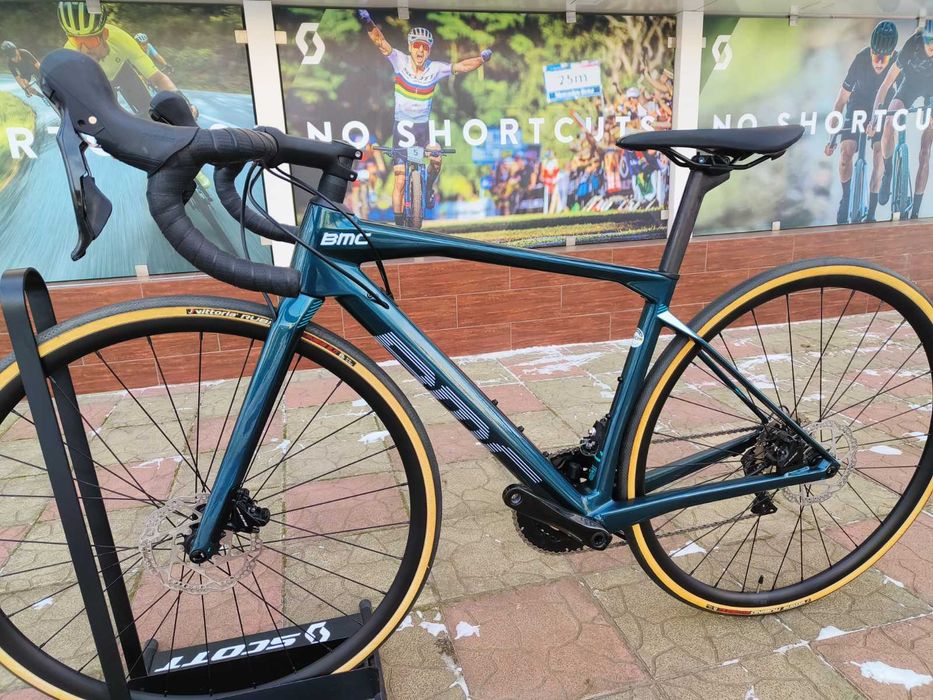 Новий шосейний карбоновий велосипед BMC Roadmachine SEVEN, Shimano 105