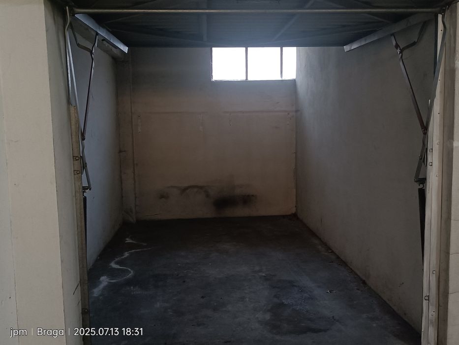 Garagem Braga, fechada.