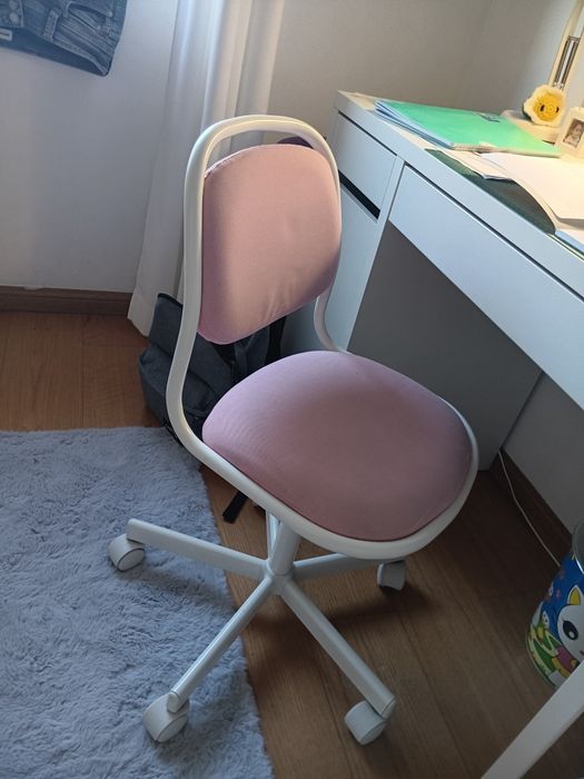 Cadeira rosa Ikea