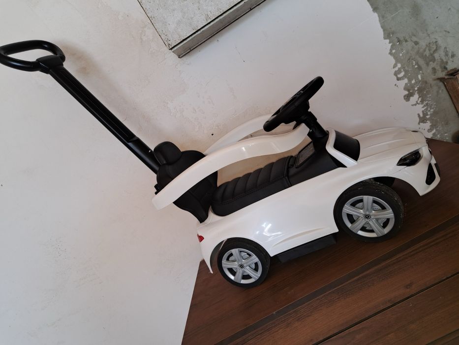 Дитячий автомобіль