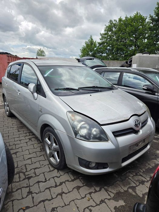 Toyota Corolla Verso 2.0 D4D kod lakieru 03A części
