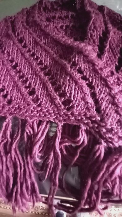 Fioletowa chusta z fredzlami  jak nowa