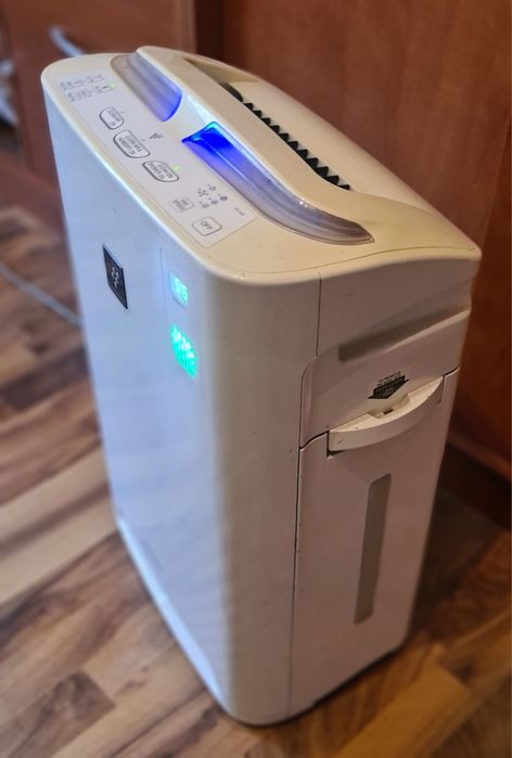 Oczyszczacz powietrza z jonizatorem i nawilżaniem Sharp