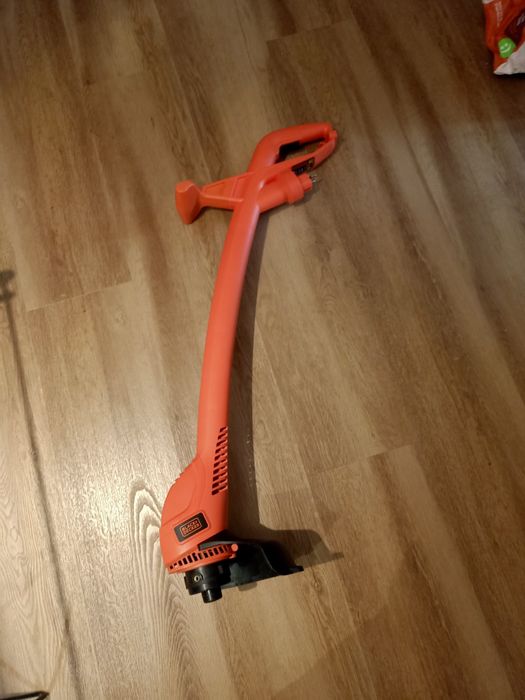 Aparador/roçadeira elétrico black decker gl360qs