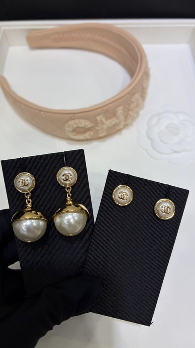 CHANEL® Luksusowe perły CC® kolczyki ekskluzywna biżuteria