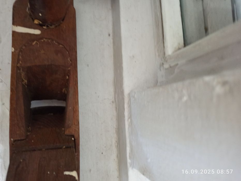 Столярний інструмент із старовинним клеймом.