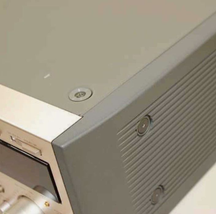 Касетна дека TEAC V-7000