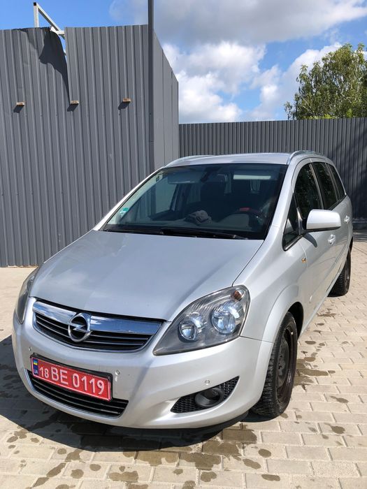 Opel Zafira 2011 рік