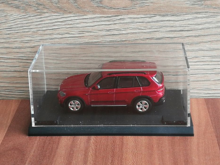 BMW X5 E70 1/64 Absolute Hot