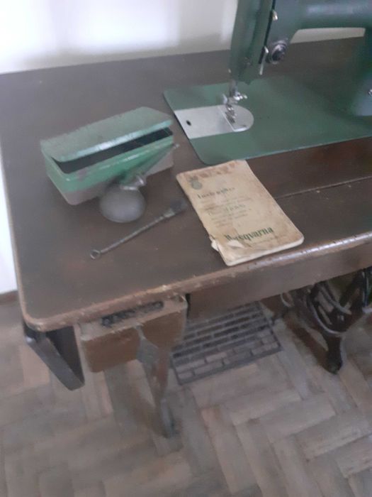 Duas Máquinas costura Husqvarna