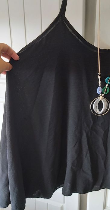 Blusa preta de alças. Rodada. XL