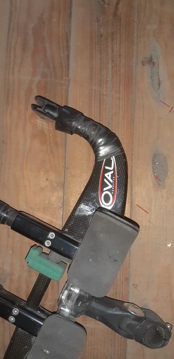 Guiador contra Relógio OVAL