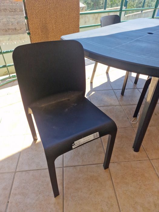 Mesa de jardim  com 6 cadeiras