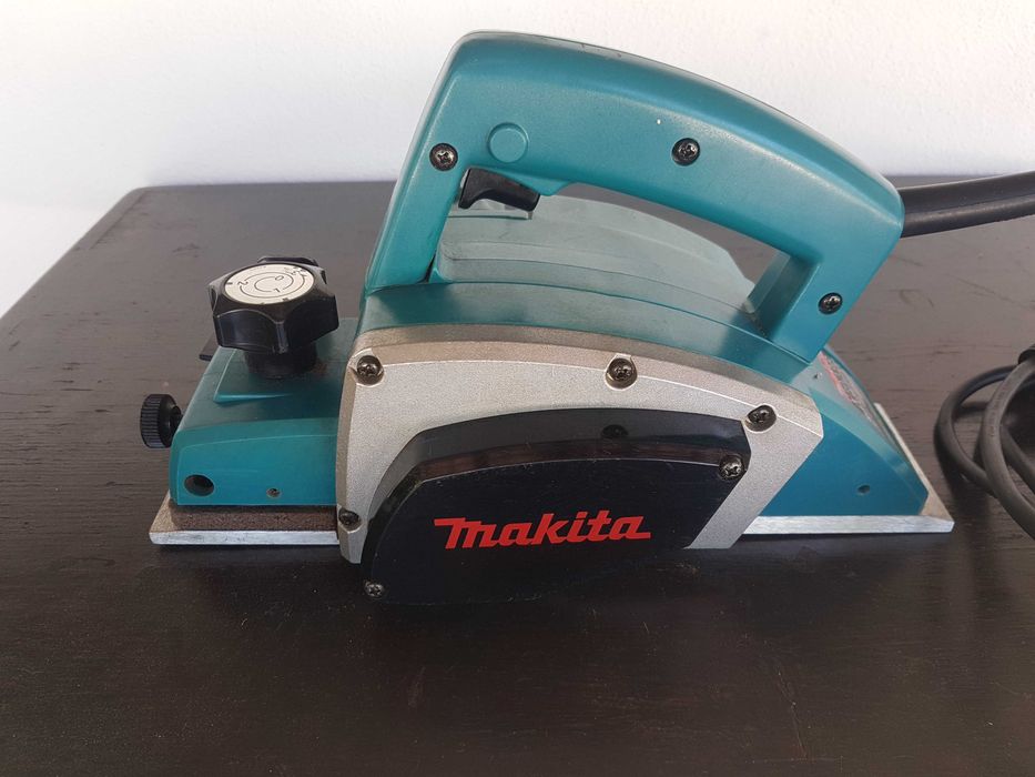 Plaina Makita N1923B