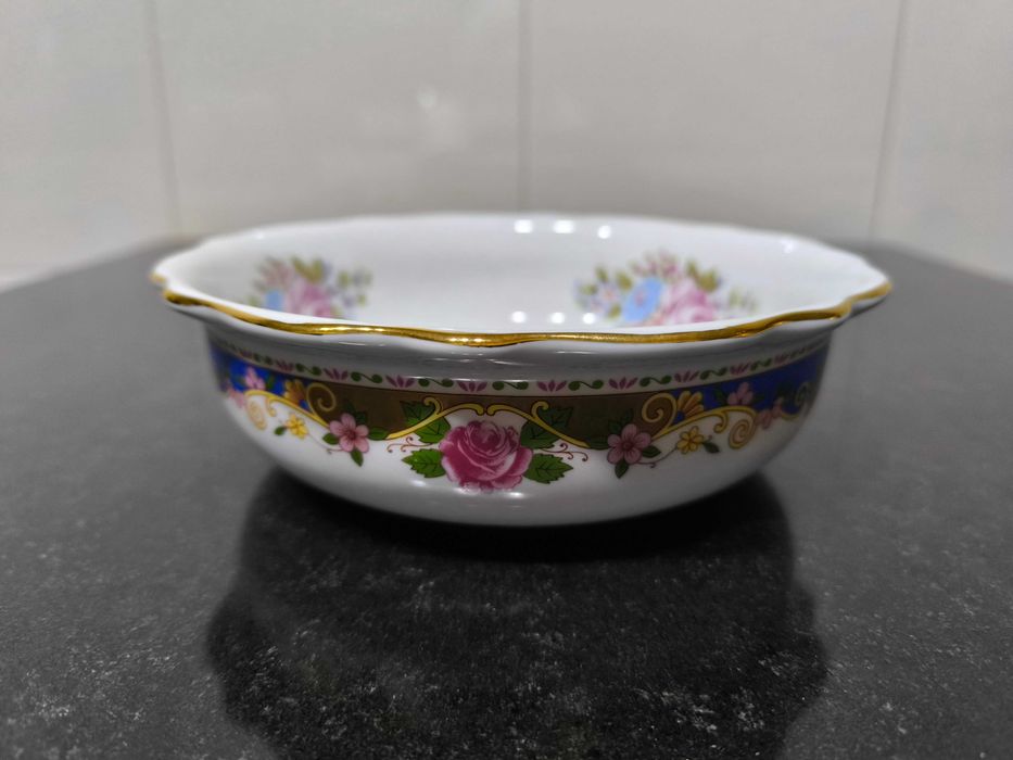 Taça em porcelana T. Limoges. Estado rigorosamente novo.