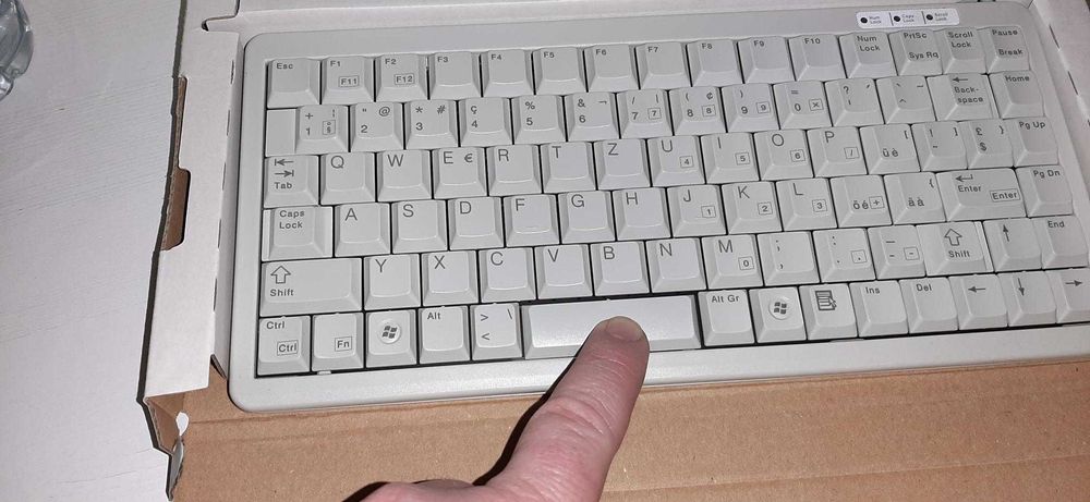 teclado mecanico Cherry NOVO