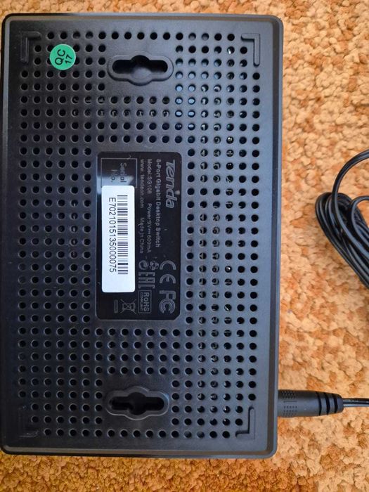 Equipamentos de rede: Router e Hub USB TP-Link, e Switch Tenda