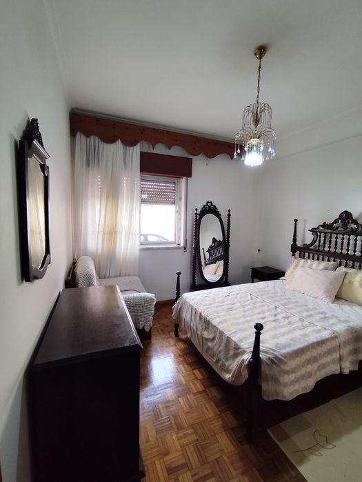 Quarto casal mobiliado em castanheira do Ribatejo