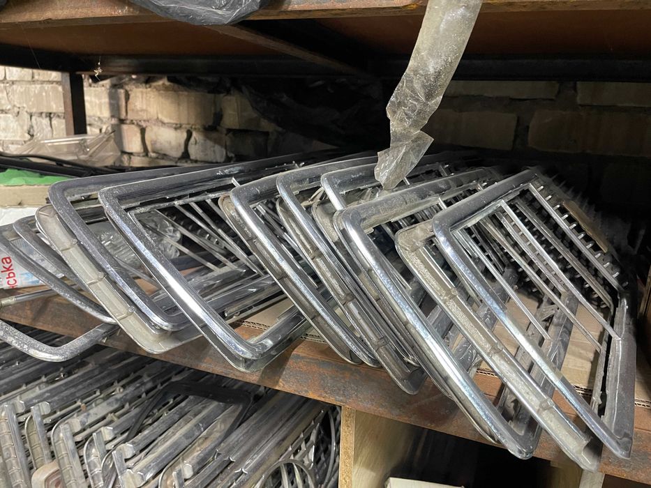 решетка передняя радиатора  ваз 2106 пластик