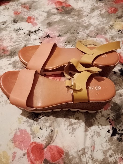 Продам жіночі босоніжки
