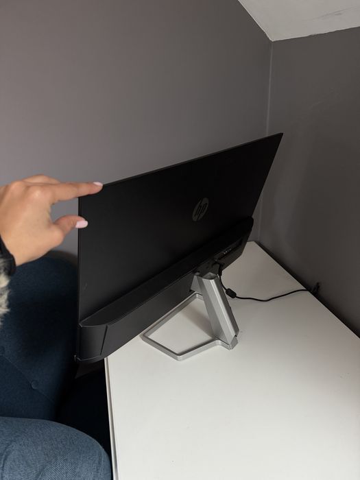 Monitor hp M24f używany