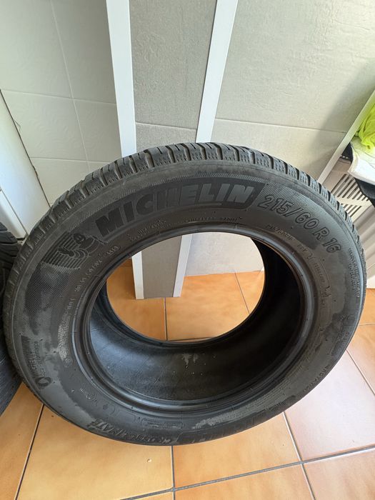 Vendo pneus 215/60 r16