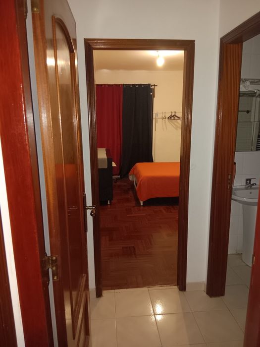 Quarto na Moita solteiro ou casal.