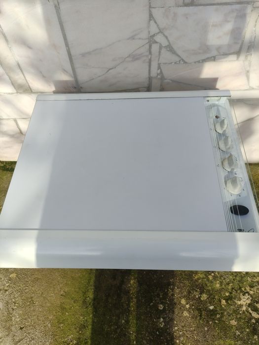 Placa com 3 bicos a gás e 1 elétrico