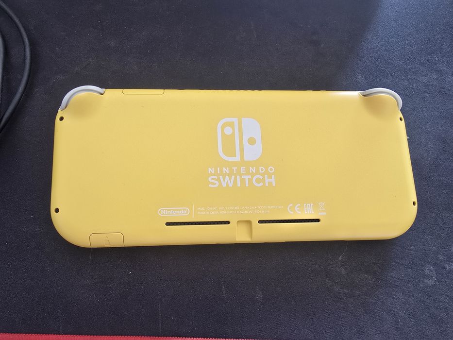 Nintendo switch lite em bom estado mas atenção.