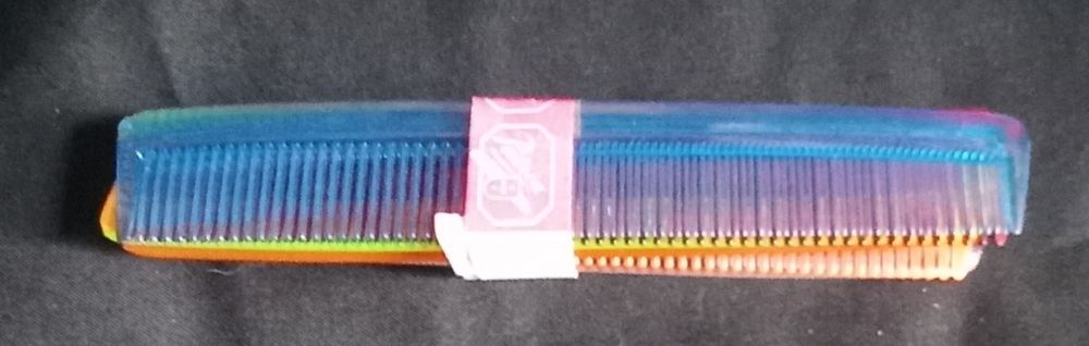 Lote de 6 pentes da Pátria,  fabrica de plásticos.