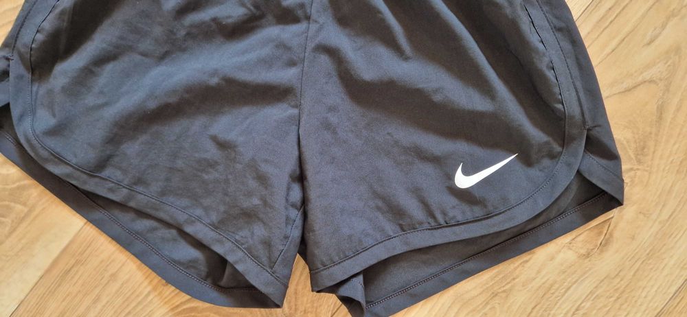 oryginalne spodenki sportowe nike rozmiar xs czarne dri-fit