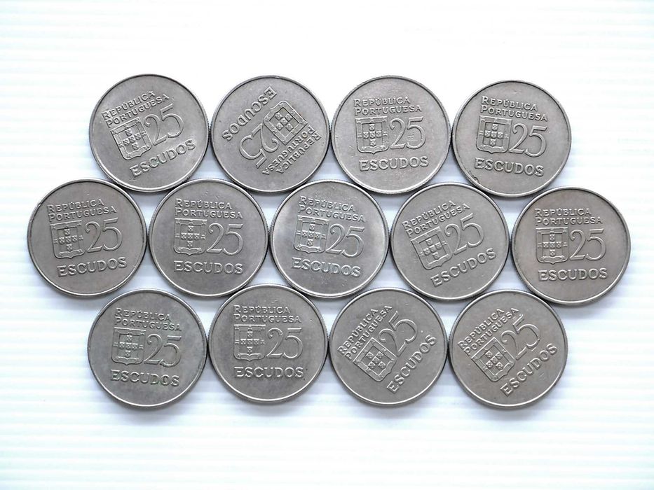 Lote de 13 Moedas 25 Escudos 1983