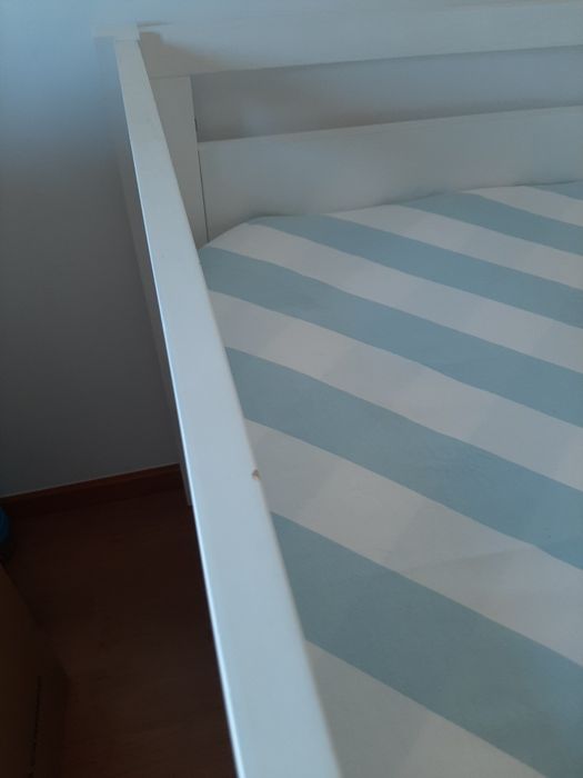 Cama criança com grades e arrumação + colchão