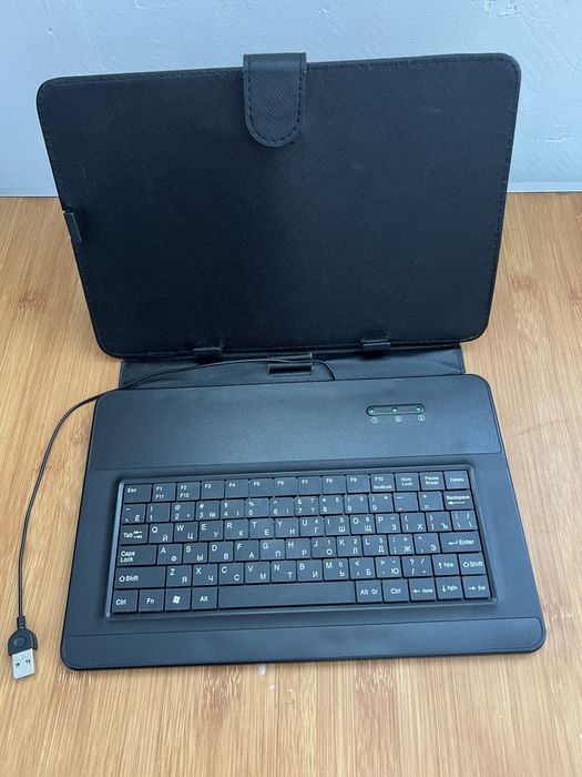 Клавиатура-чехол для планшета
