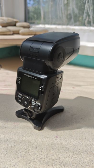 Продам фотовспышку  Nikon SB-700
