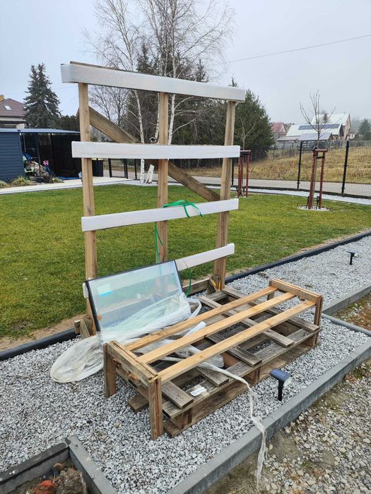 Stojak na okna, szyby, materiały budowlane drewniany