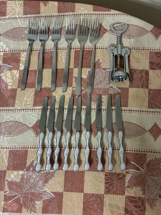 Столовий набір, приборів