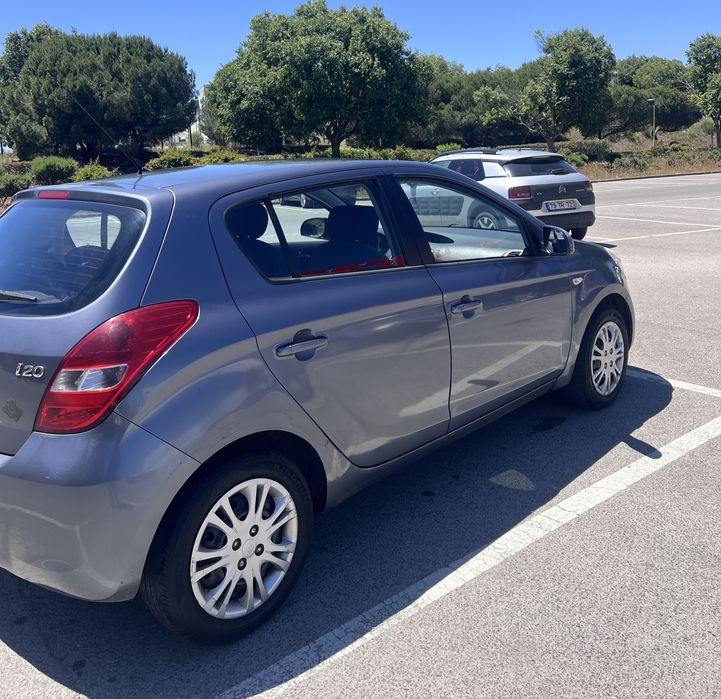 A nice hyundai i20