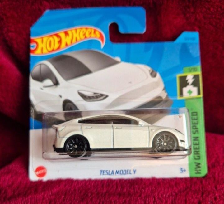 Tesla model y hot wheels