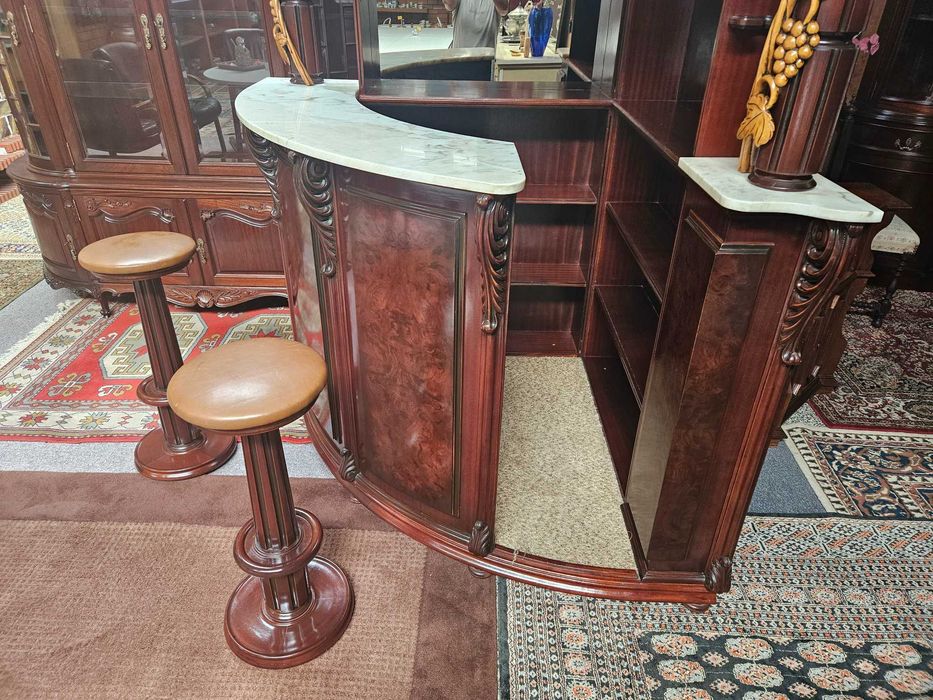 Lindíssimo móvel bar de canto com dois bancos - óptimo