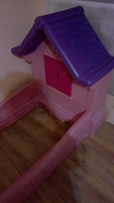 Łóżko, willa księżniczki Little tikes.