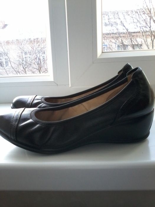 Продам туфельки осенние