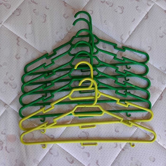 7 Cabides com Gancho Antiderrapante Verdes
