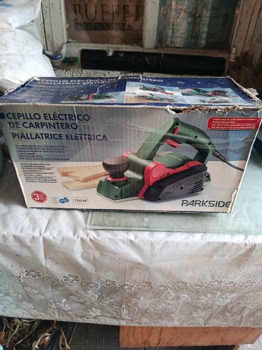 Электрический рубанок Parkside PEH 30 (мощностью 750 Вт)