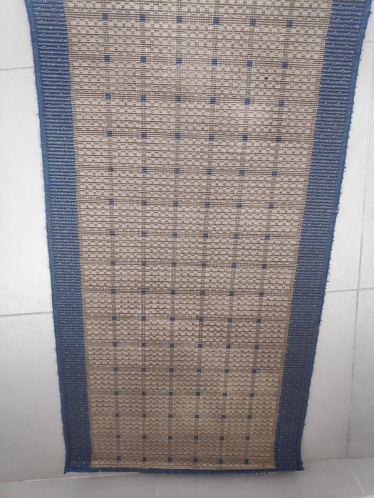 Passadeira com 7 mt de comprimento e 60 cm de largura.