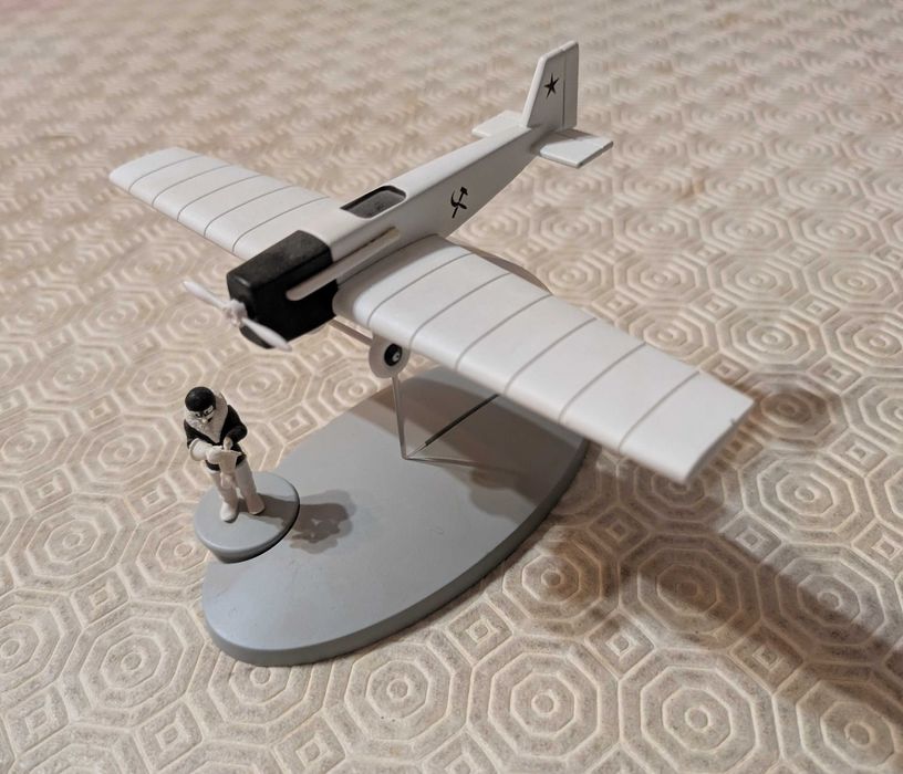 En Avion Tintin 9- L Avion de Chasse de Tintim no Pais dos Sovietes