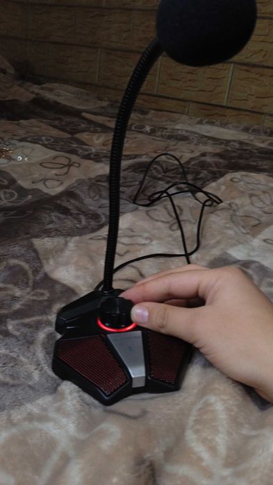 Настільний мікрофон для блогерів